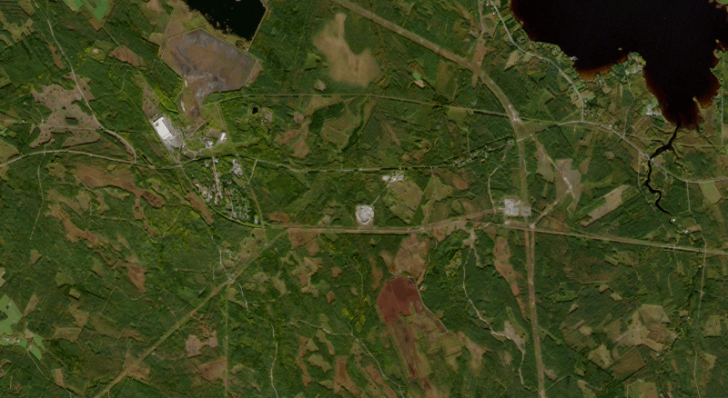 Animierter Vergleich von Sentinel-2-Bildern bei Otanmäki, Kajaani: Zwischen 2025 und 2026 entsteht mitten im Wald eine große braune Fläche.