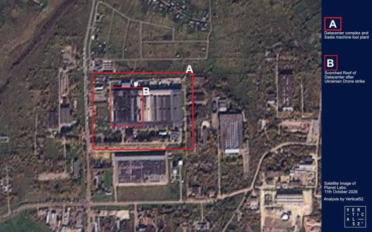 Satellitenbild des beschädigten Industriekomplexes in Sasovo nach dem Angriff, mit Brandspuren auf dem Dach.