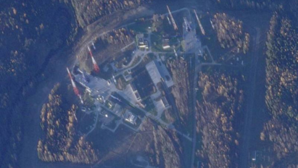 Russian satellite shadows US radar satellite